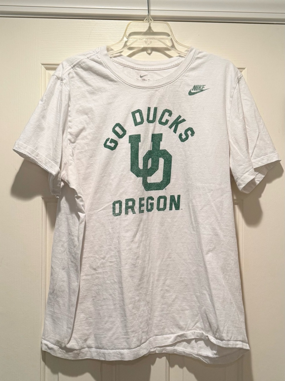 Nike White Short Sleeve 'Go Ducks Oregon' Graphic Tee with Green Logo. #0071